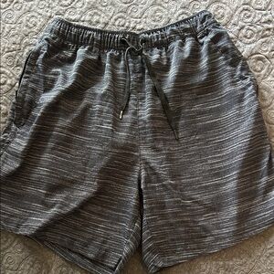 Russell Men’s inner lining Gray Striped Drawstring Shorts size M